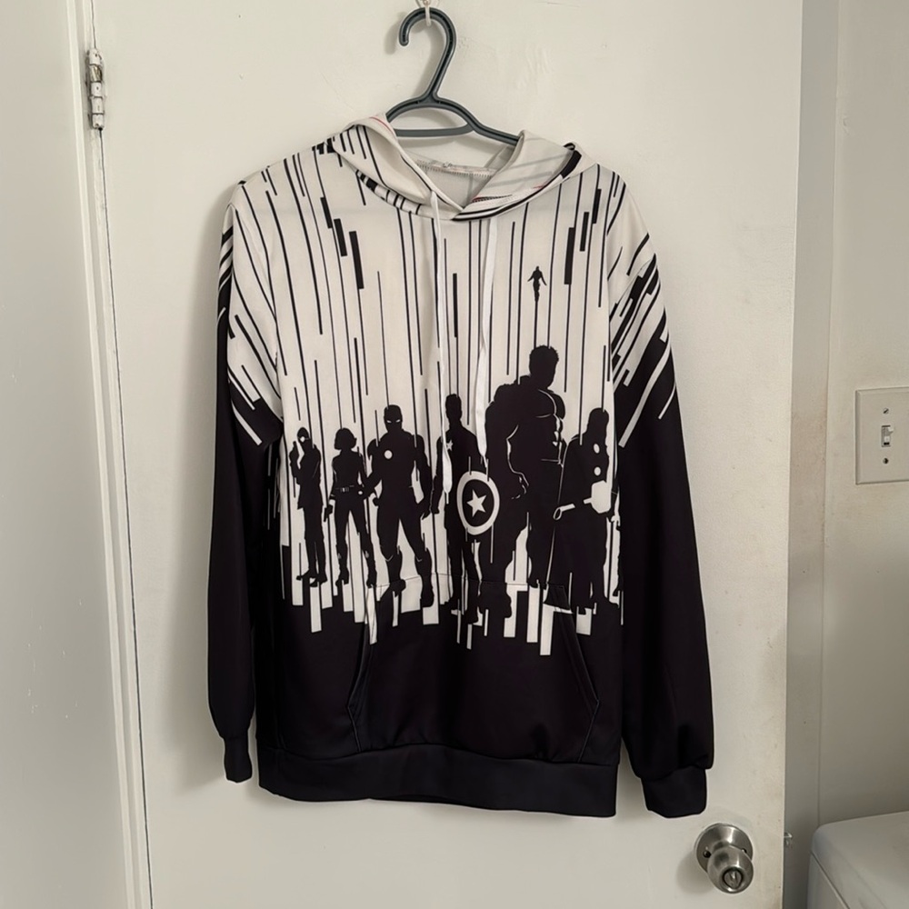 🎉 Host Pick 🎉 NWOT Black and white Marvel hoodie